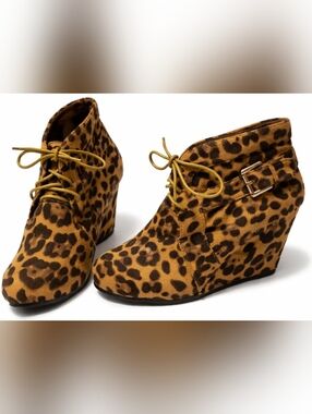 Bella Marie Women's Size 9 Leopard Print Wedge Ankle Booties Lace Up Buckle
